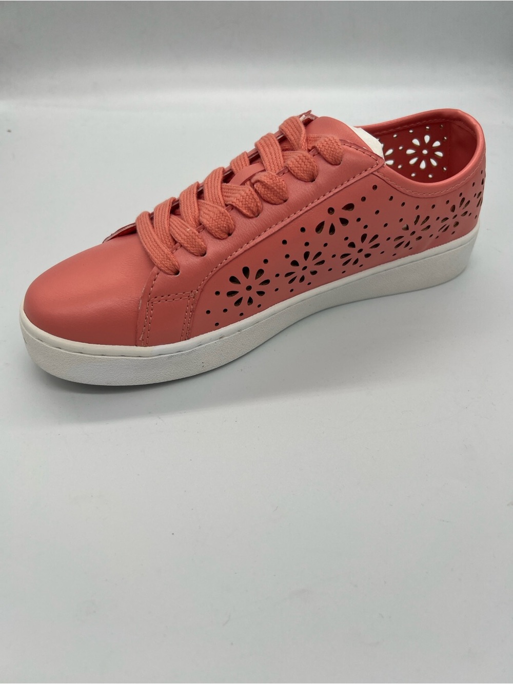 Isaac Mizrahi Women’s Coral Lace-Up Casual Sneakers